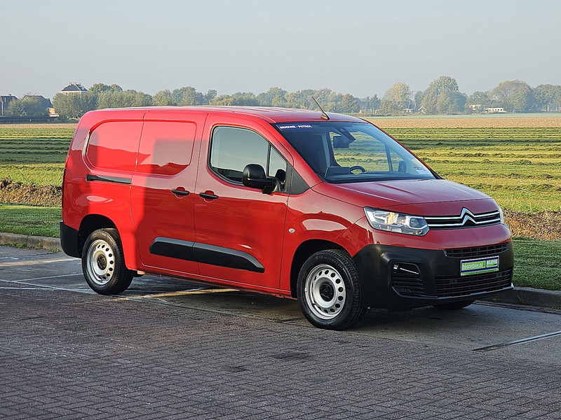 Citroën Berlingo 1.2 XL 130 AUT. 34 dkm. - Furgonas su krovinių dėže: foto 4 Citroën Berlingo 1.2 XL 130 AUT. 34 dkm. - Furgonas su krovinių dėže: foto 4