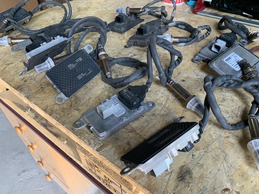 Cummins DAF euro 6 / euro 5 do regeneracji 5WK96751C DAF 4326862 Czujnik NOX, SONDA PRZED KATALIZATOREM Oryginał truck - Išmetimo sistema - Sunkvežimis: foto 1 Cummins DAF euro 6 / euro 5 do regeneracji 5WK96751C DAF 4326862 Czujnik NOX, SONDA PRZED KATALIZATOREM Oryginał truck - Išmetimo sistema - Sunkvežimis: foto 1