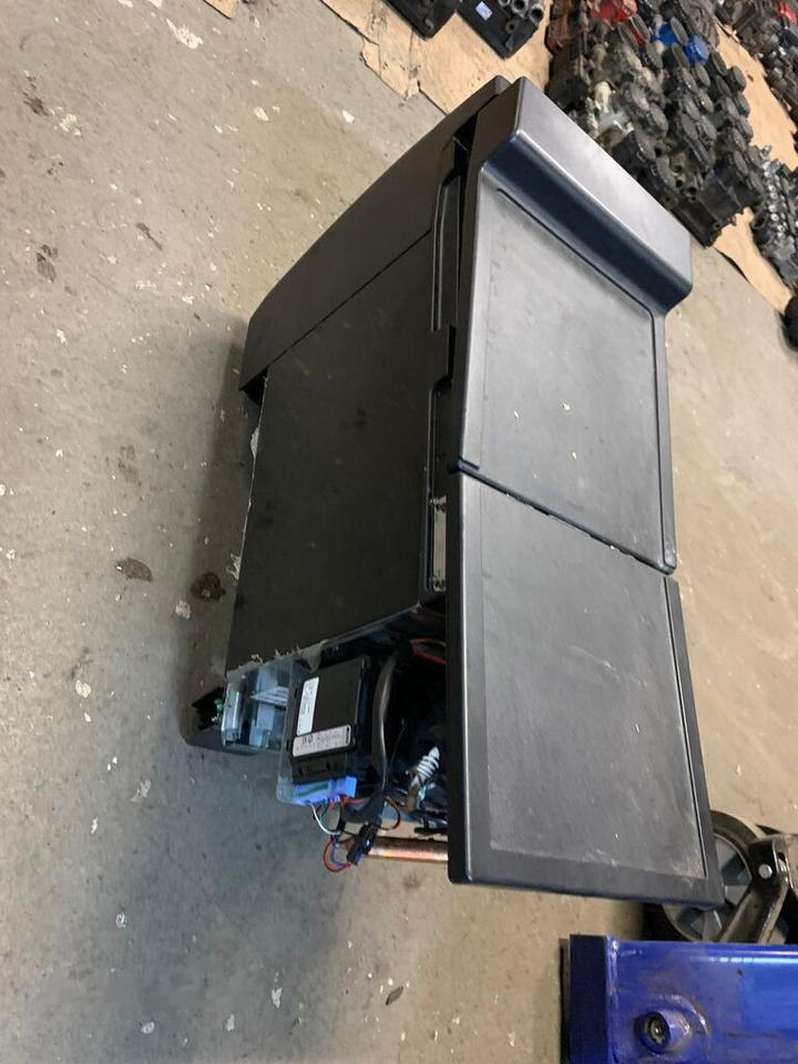 IVECO indel B 5802797207 SP940 24L stan nieznany 5802797207 IVECO - Kabina ir interjeras - Sunkvežimis: foto 4 IVECO indel B 5802797207 SP940 24L stan nieznany 5802797207 IVECO - Kabina ir interjeras - Sunkvežimis: foto 4