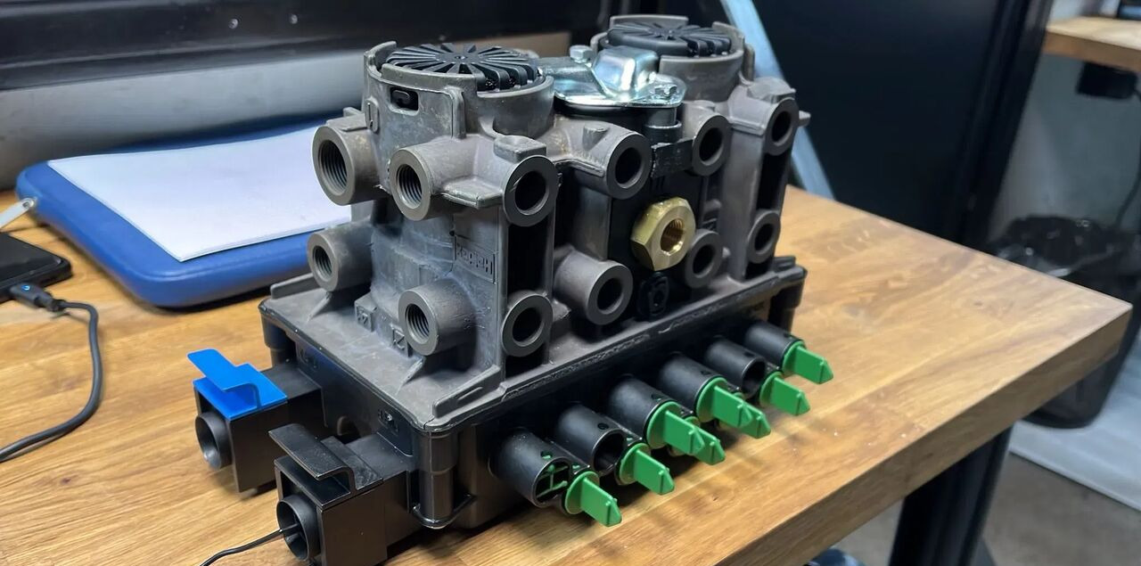 Nowy Zawór Haldex Modulator EBS EB+ GEN3 4S/2M 5AUX 823008001 St 823008001 - Stabdžių vožtuvas - Sunkvežimis: foto 1 Nowy Zawór Haldex Modulator EBS EB+ GEN3 4S/2M 5AUX 823008001 St 823008001 - Stabdžių vožtuvas - Sunkvežimis: foto 1
