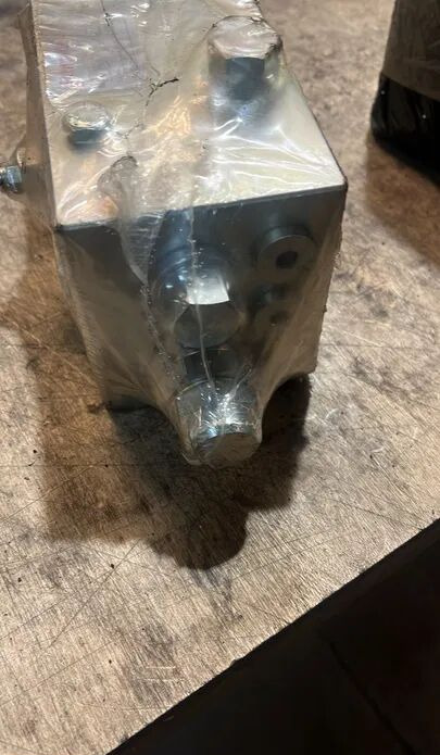 Rexroth Flow Divider R930062425 - Stabdžių vožtuvas - Sunkvežimis: foto 1 Rexroth Flow Divider R930062425 - Stabdžių vožtuvas - Sunkvežimis: foto 1