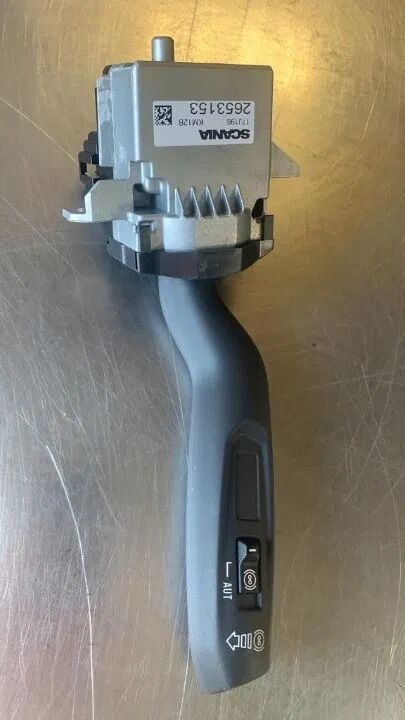 Scania PRZEŁĄCZNIK REFLEKTORÓW SYGNAŁÓW SKRĘTU CIĘŻARÓWKI 2653153   Scania truck - Vairo kolonėlės jungiklis - Sunkvežimis: foto 1 Scania PRZEŁĄCZNIK REFLEKTORÓW SYGNAŁÓW SKRĘTU CIĘŻARÓWKI 2653153   Scania truck - Vairo kolonėlės jungiklis - Sunkvežimis: foto 1