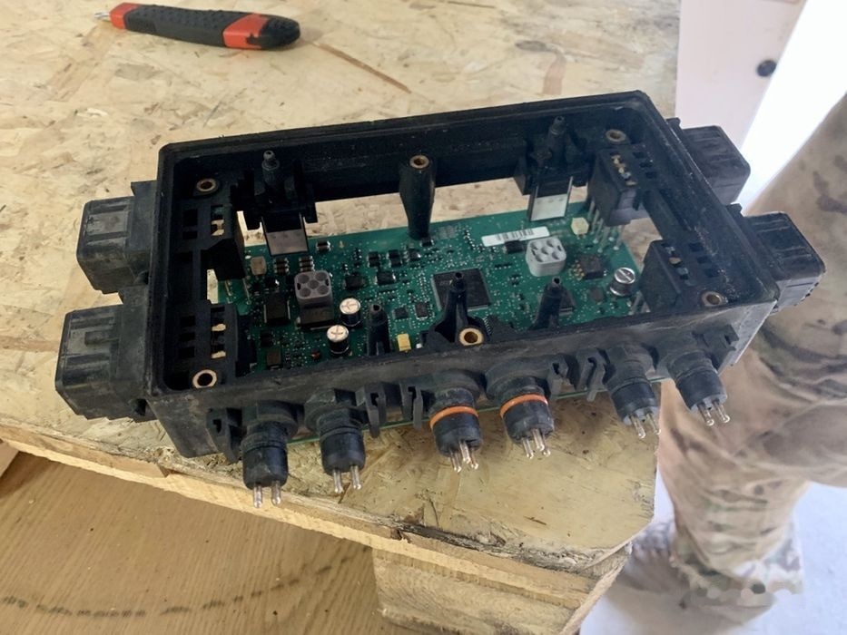 WABCO Elektronika D E TEBS E Modulator naczepa hurt części - Saugiklis - Priekaba: foto 1 WABCO Elektronika D E TEBS E Modulator naczepa hurt części - Saugiklis - Priekaba: foto 1