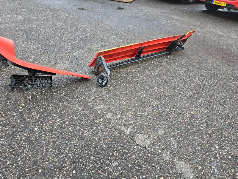 Aerodinamika/ Spoileris - Sunkvežimis MAN TGX Spoiler: foto 8 Aerodinamika/ Spoileris - Sunkvežimis MAN TGX Spoiler: foto 8