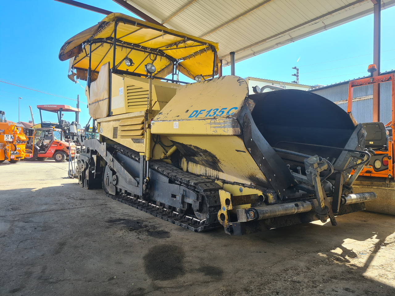 Extendedora de cadenas Demag DF 135C - Asfalto klotuvas: foto 1 Extendedora de cadenas Demag DF 135C - Asfalto klotuvas: foto 1