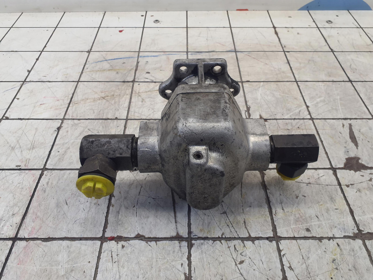 Clark Dana gear Pump 450230 - Hidraulinis siurblys - Autokranas: foto 1 Clark Dana gear Pump 450230 - Hidraulinis siurblys - Autokranas: foto 1