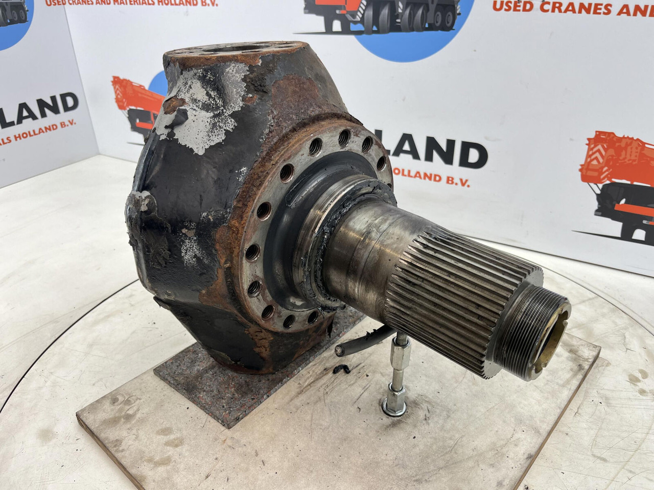 FAUN ATF 45-3 Steering knuckle 16 holes axle 3 - Stupica - Kranas: foto 3 FAUN ATF 45-3 Steering knuckle 16 holes axle 3 - Stupica - Kranas: foto 3