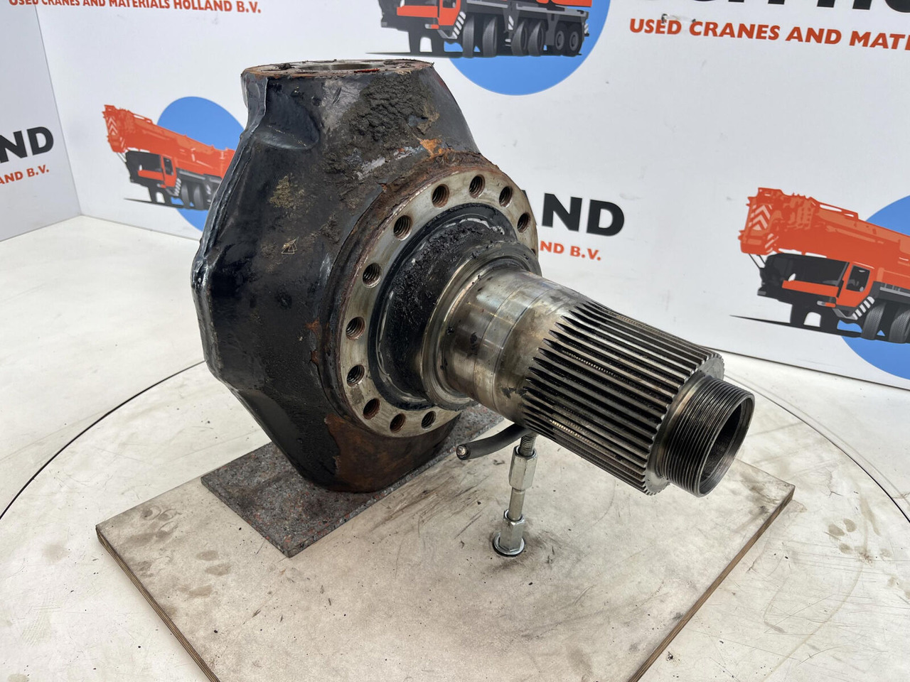 FAUN ATF 45-3 Steering knuckle 16 holes axle 3 - Stupica - Autokranas: foto 3 FAUN ATF 45-3 Steering knuckle 16 holes axle 3 - Stupica - Autokranas: foto 3