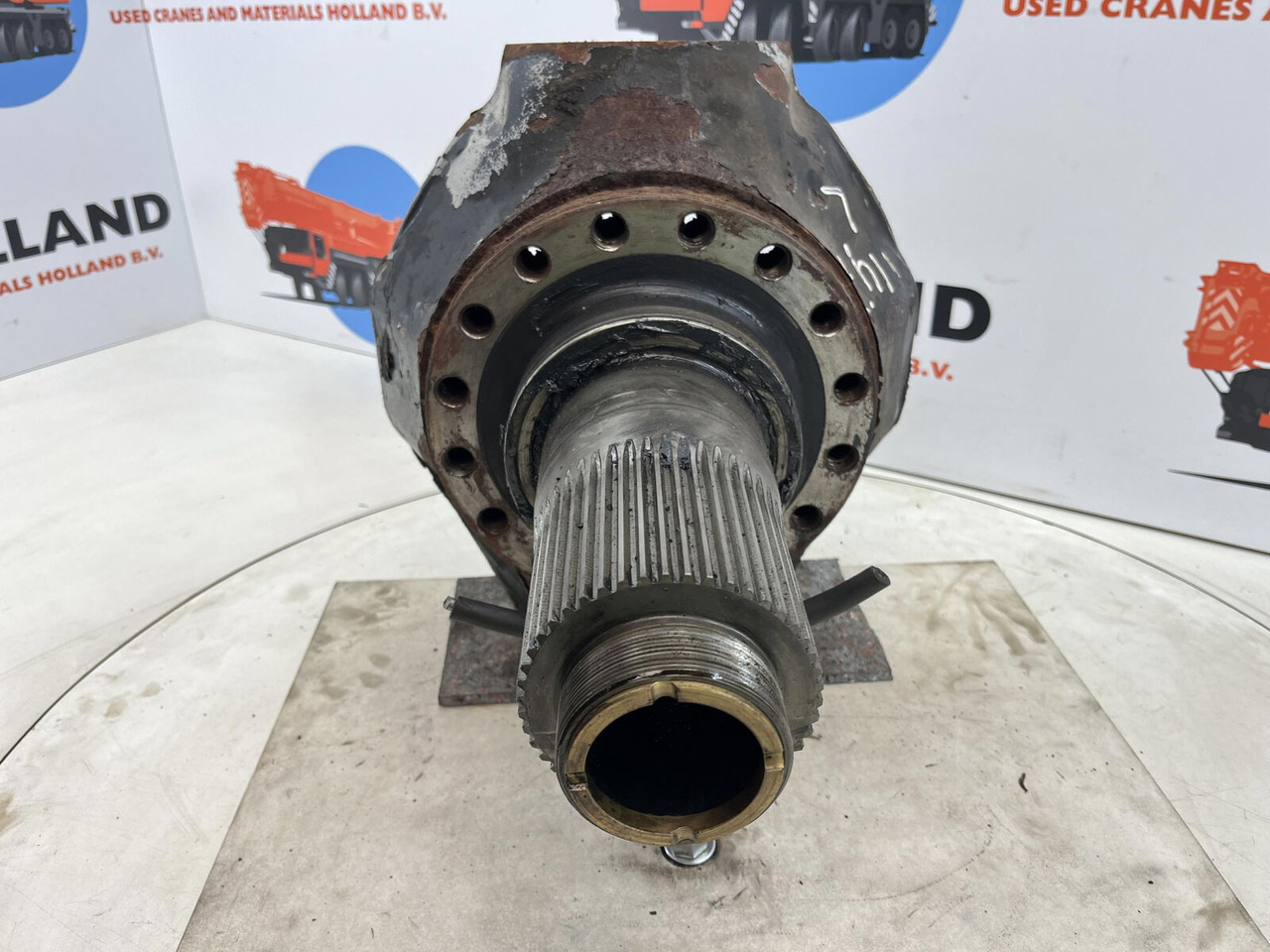 FAUN ATF 45-3 Steering knuckle 16 holes axle 3 - Stupica - Kranas: foto 2 FAUN ATF 45-3 Steering knuckle 16 holes axle 3 - Stupica - Kranas: foto 2