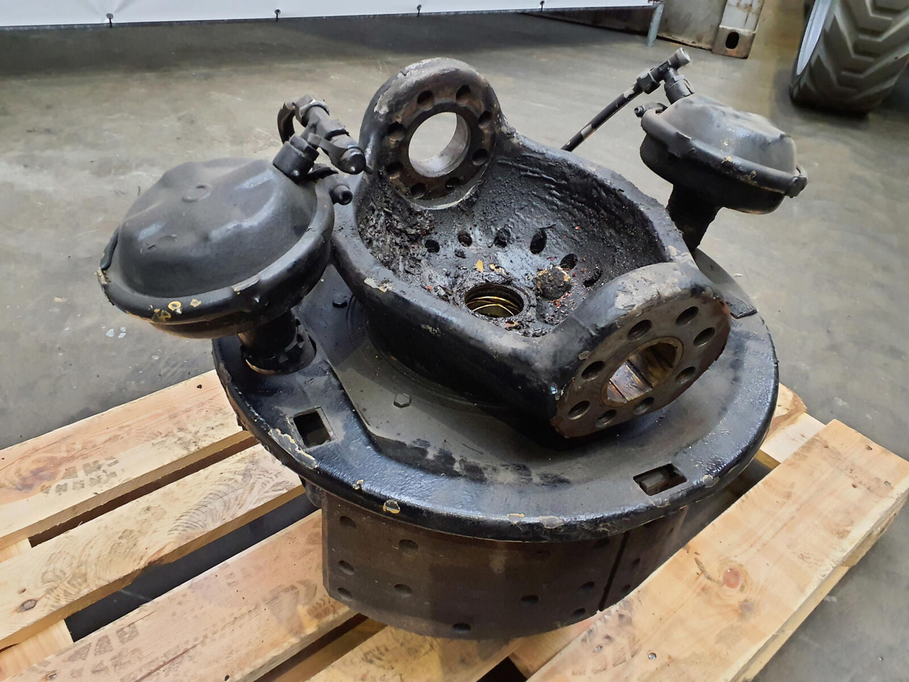 FAUN ATF 50G-3 steering knuckle axle 1 right - Stupica - Autokranas: foto 1 FAUN ATF 50G-3 steering knuckle axle 1 right - Stupica - Autokranas: foto 1