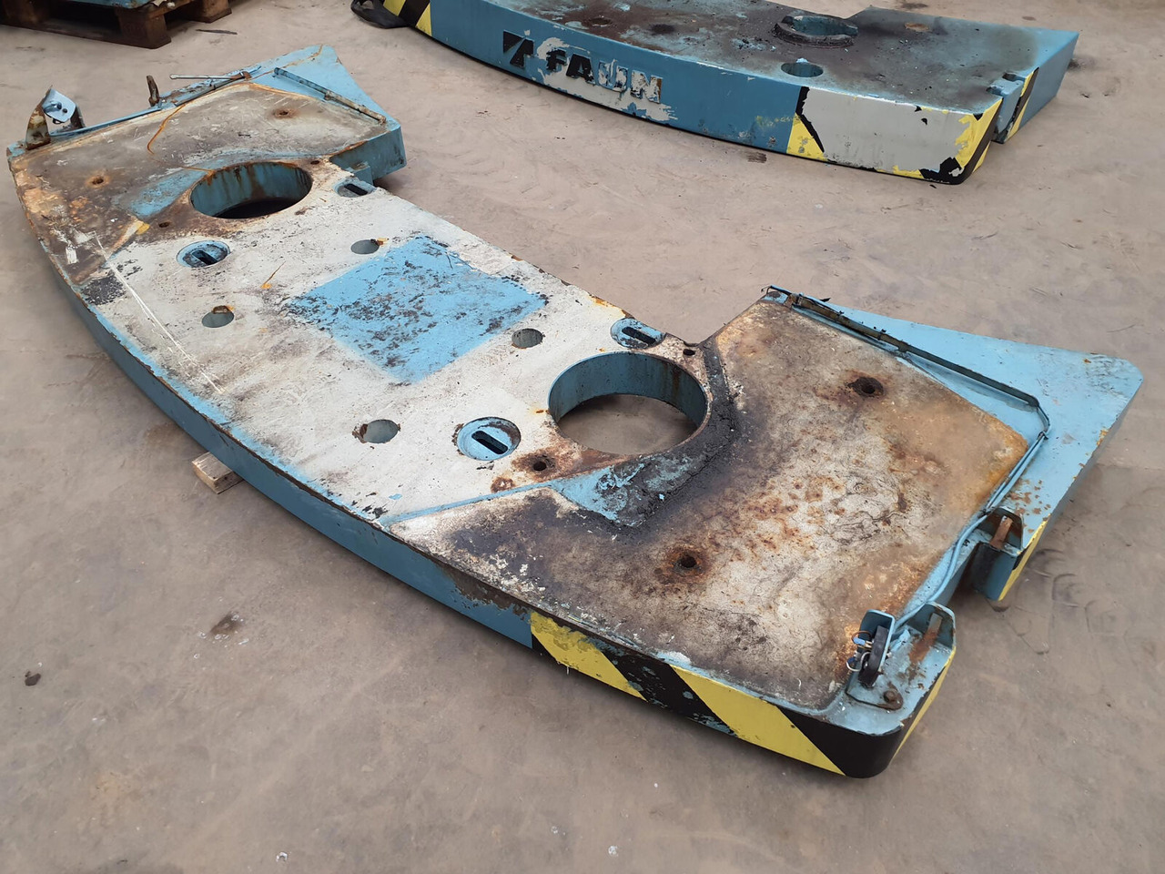 FAUN ATF 60-3 counterweight 1.6 ton - Atsvara - Autokranas: foto 1 FAUN ATF 60-3 counterweight 1.6 ton - Atsvara - Autokranas: foto 1