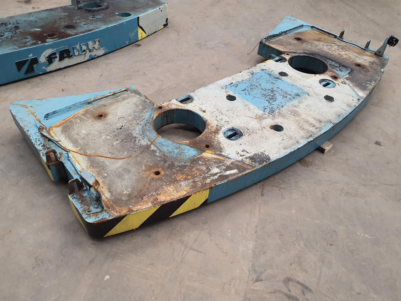 FAUN ATF 60-3 counterweight 1.6 ton - Atsvara - Autokranas: foto 2 FAUN ATF 60-3 counterweight 1.6 ton - Atsvara - Autokranas: foto 2