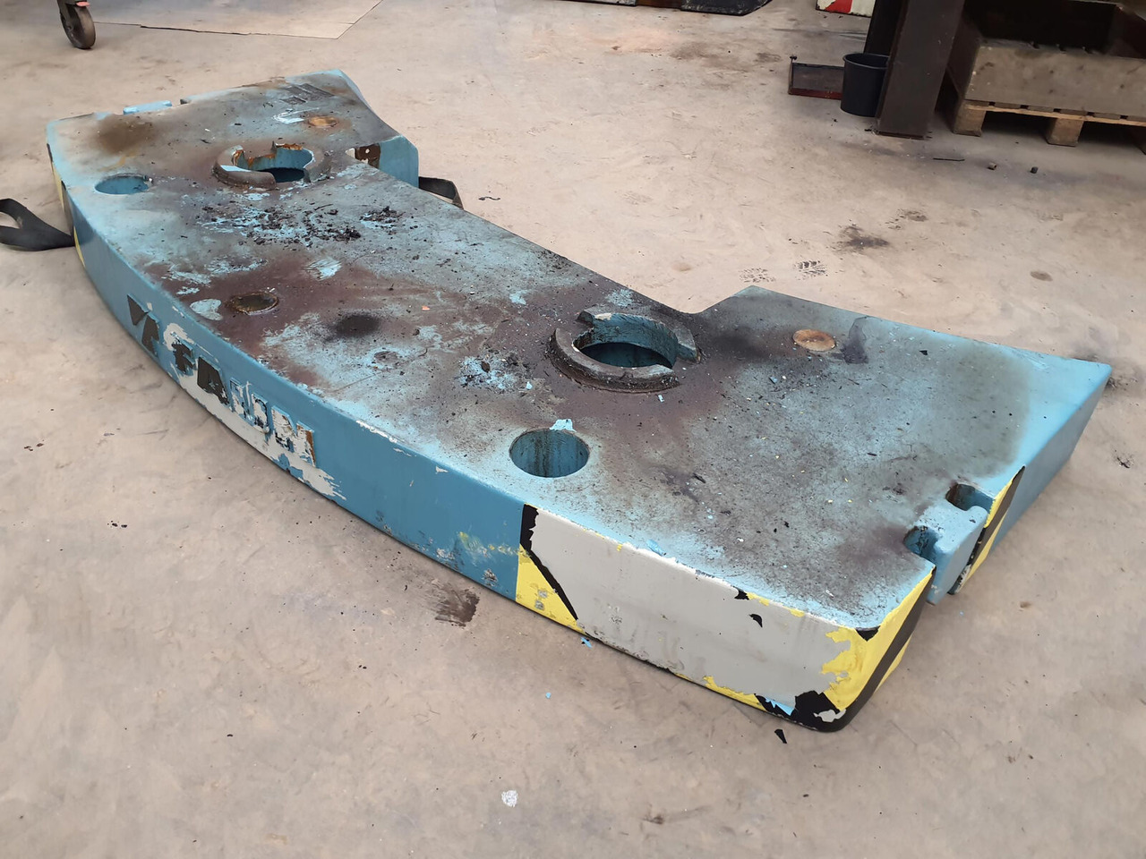 FAUN ATF 60-3 counterweight 3.1 ton - Atsvara - Autokranas: foto 1 FAUN ATF 60-3 counterweight 3.1 ton - Atsvara - Autokranas: foto 1