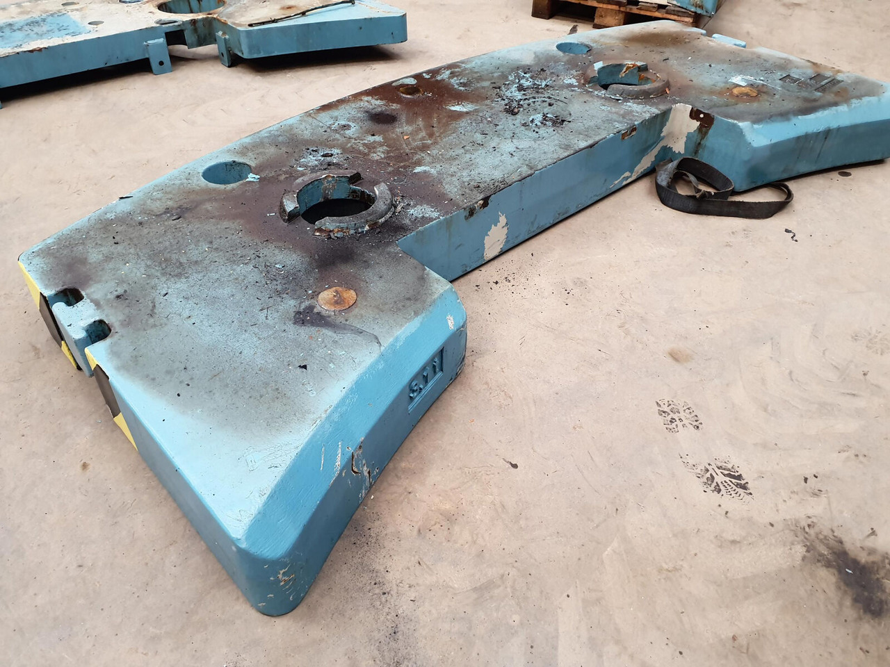 FAUN ATF 60-3 counterweight 3.1 ton - Atsvara - Autokranas: foto 4 FAUN ATF 60-3 counterweight 3.1 ton - Atsvara - Autokranas: foto 4