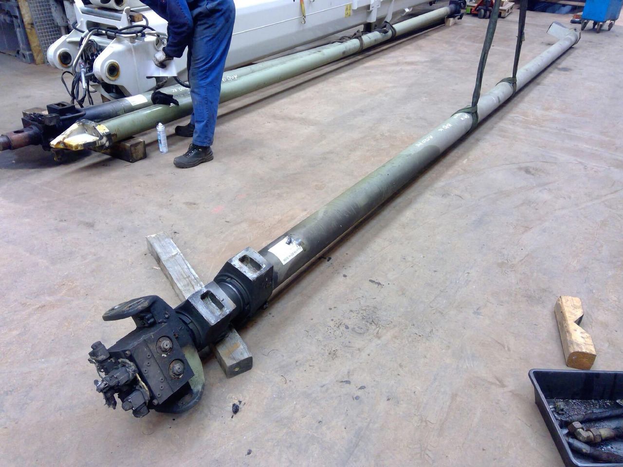 FAUN ATF 60-4 telescopic cylinder double - Hidraulinis cilindras - Autokranas: foto 2 FAUN ATF 60-4 telescopic cylinder double - Hidraulinis cilindras - Autokranas: foto 2