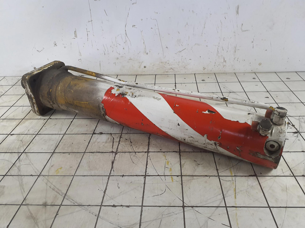 FAUN AUN RTF 30 outrigger cylinder - Hidraulinis cilindras - Autokranas: foto 4 FAUN AUN RTF 30 outrigger cylinder - Hidraulinis cilindras - Autokranas: foto 4