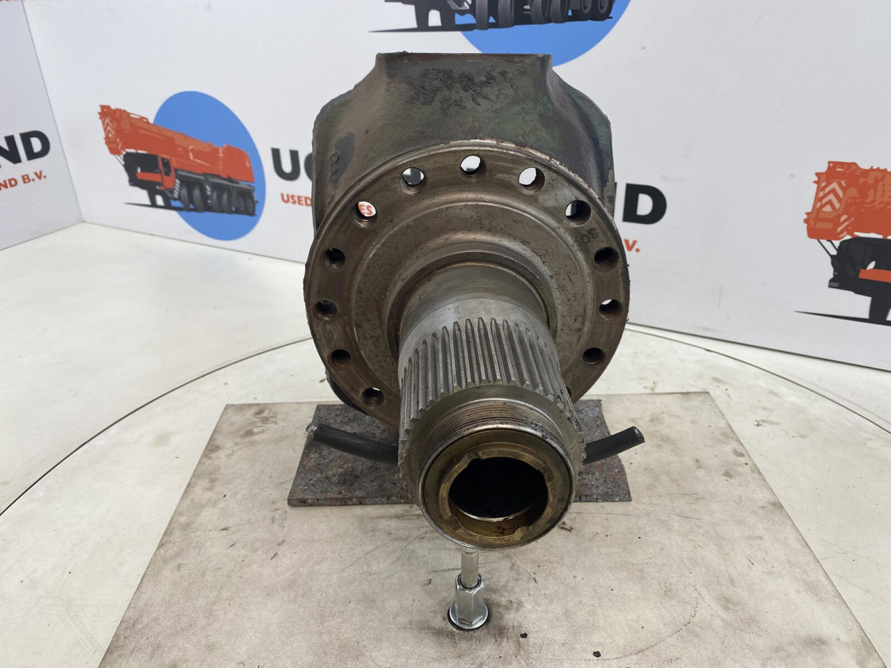 FAUN Faun ATF 30 Steering knuckle 16 holes axle 1 - Stupica - Autokranas: foto 2 FAUN Faun ATF 30 Steering knuckle 16 holes axle 1 - Stupica - Autokranas: foto 2