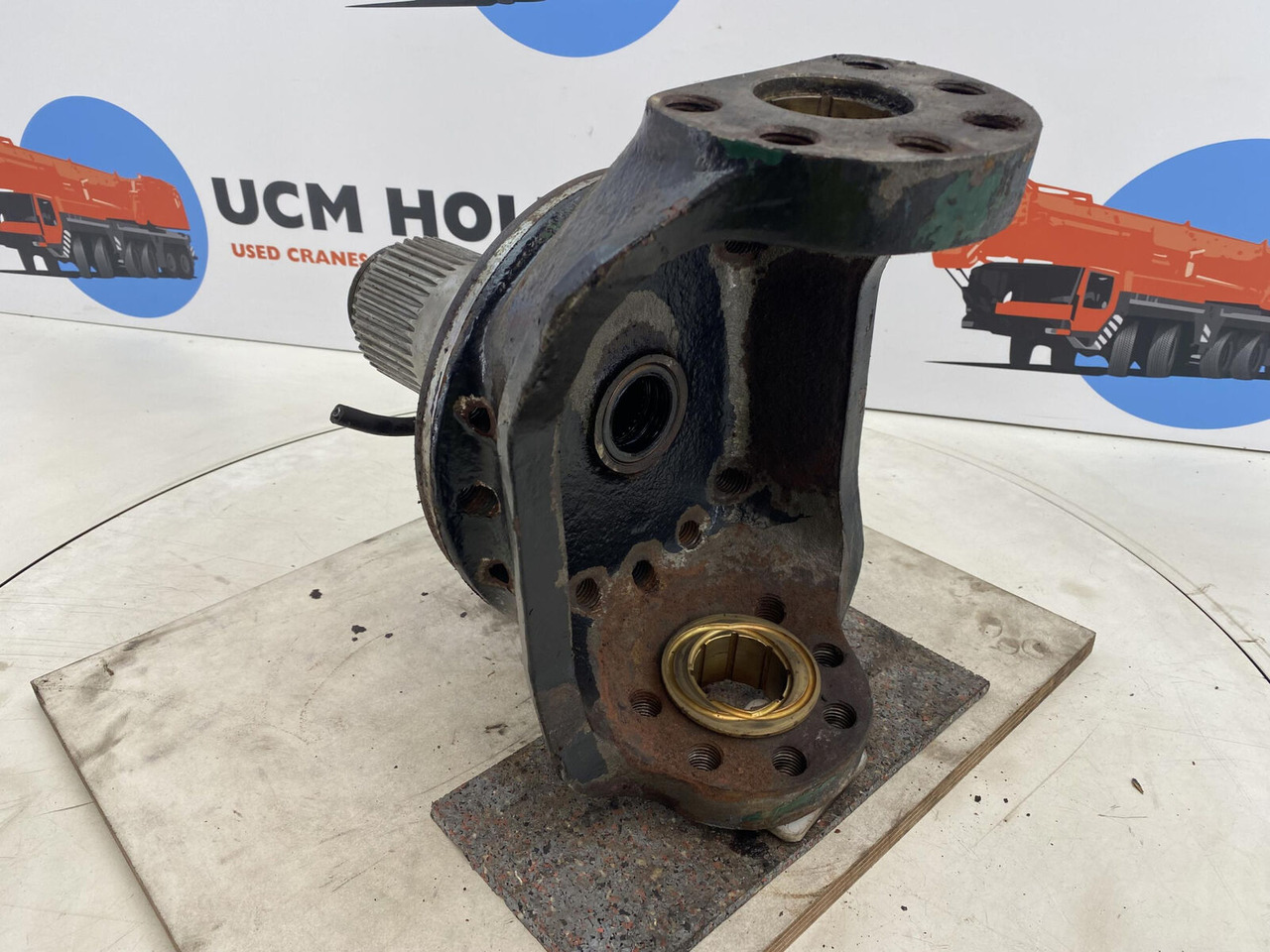 FAUN Faun ATF 30 Steering knuckle 16 holes axle 1 - Stupica - Autokranas: foto 4 FAUN Faun ATF 30 Steering knuckle 16 holes axle 1 - Stupica - Autokranas: foto 4