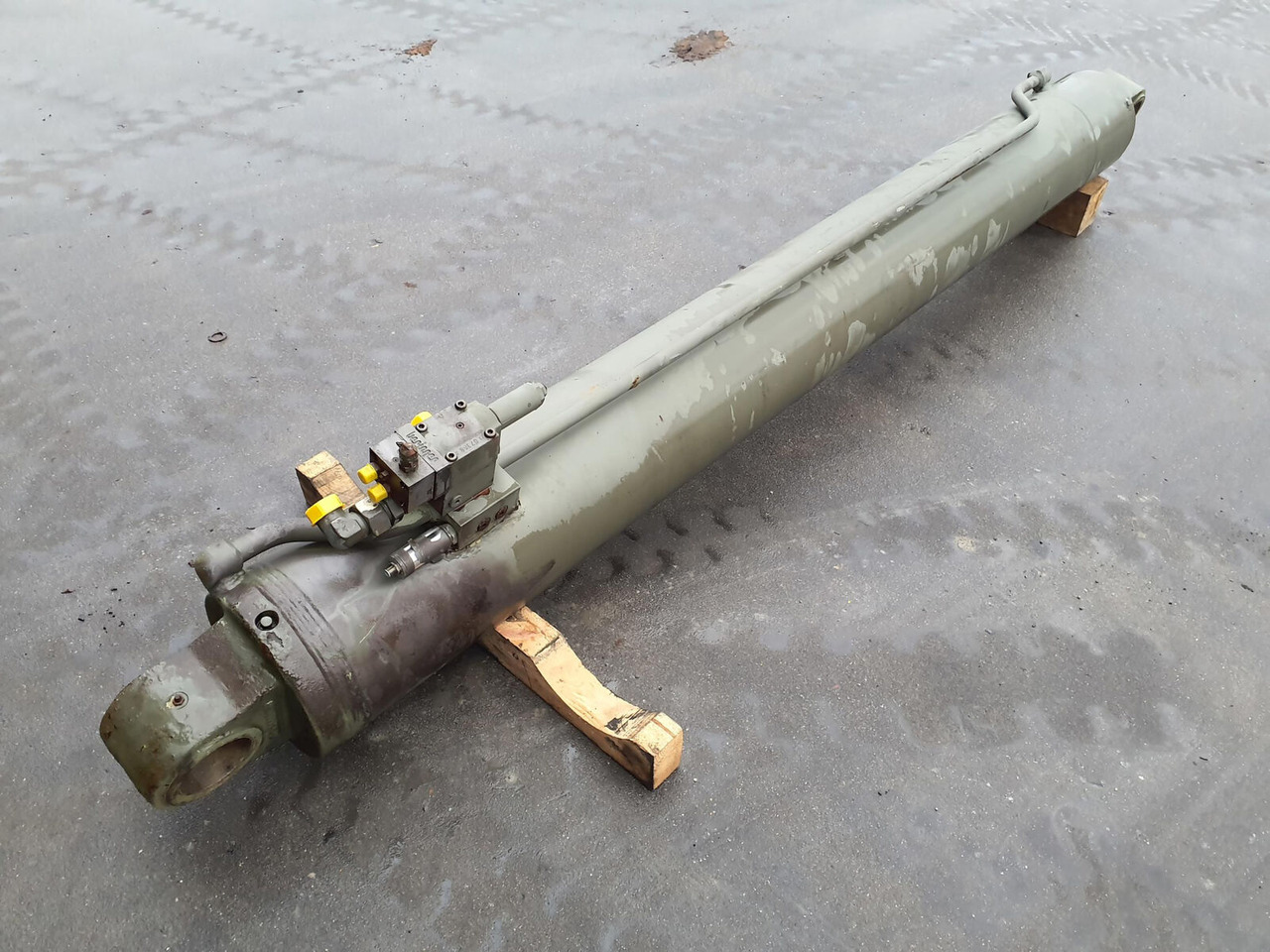 FAUN RTF 25-2 boom cylinder - Hidraulinis cilindras - Autokranas: foto 2 FAUN RTF 25-2 boom cylinder - Hidraulinis cilindras - Autokranas: foto 2