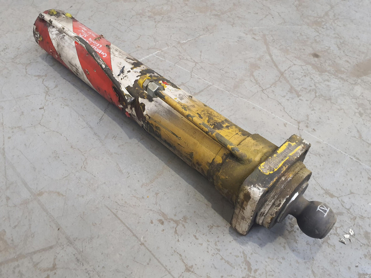 FAUN RTF 30 outrigger cylinder - Hidraulinis cilindras - Kranas: foto 1 FAUN RTF 30 outrigger cylinder - Hidraulinis cilindras - Kranas: foto 1
