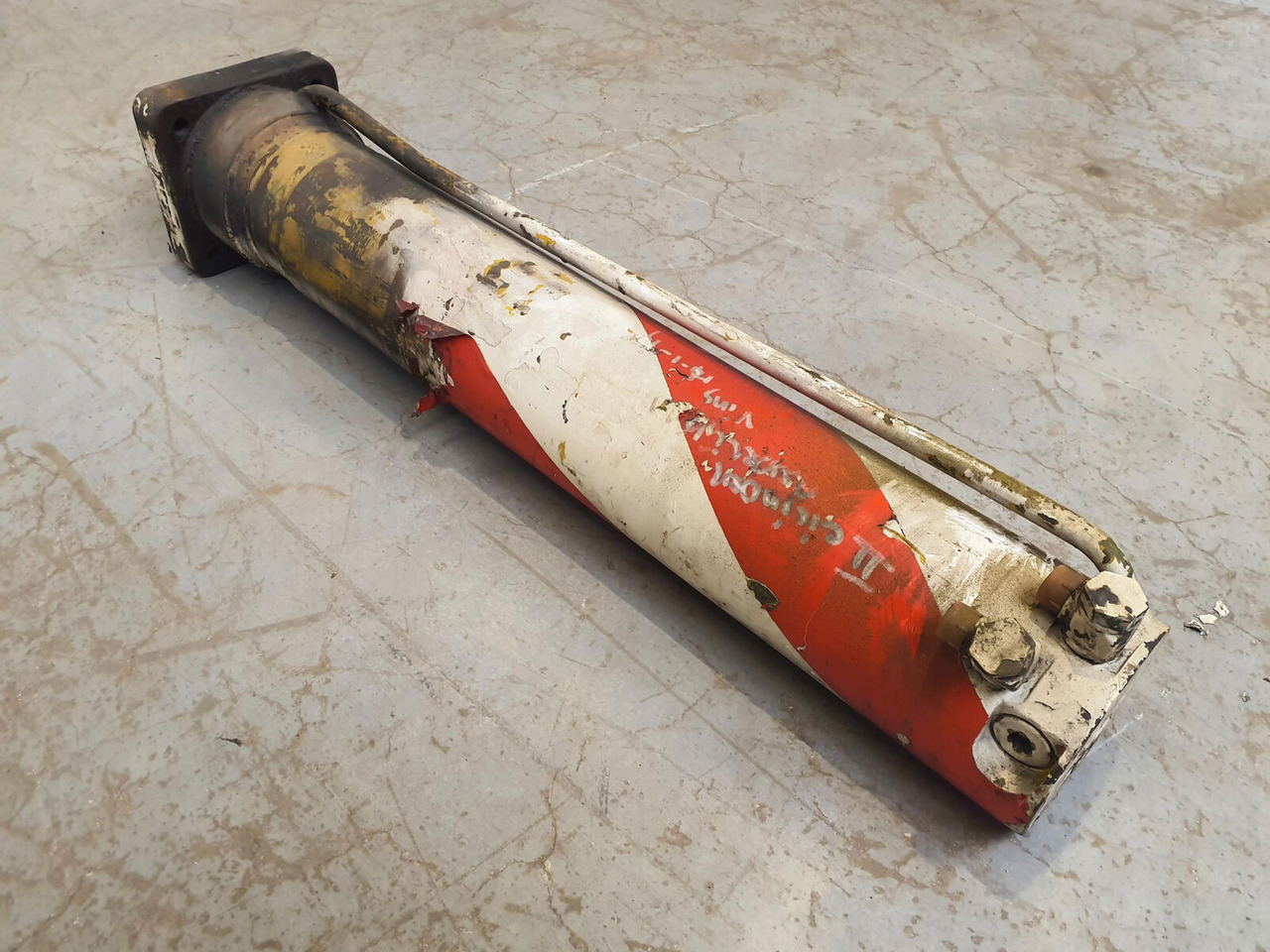FAUN RTF 30 outrigger cylinder - Hidraulinis cilindras - Autokranas: foto 1 FAUN RTF 30 outrigger cylinder - Hidraulinis cilindras - Autokranas: foto 1