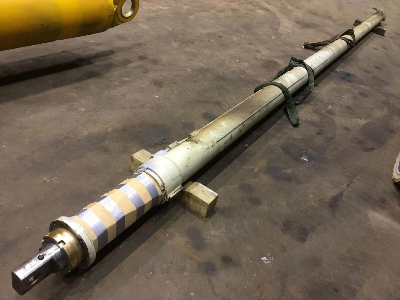 FAUN RTF 30 telescopic cylinder double - Hidraulinis cilindras - Autokranas: foto 1 FAUN RTF 30 telescopic cylinder double - Hidraulinis cilindras - Autokranas: foto 1