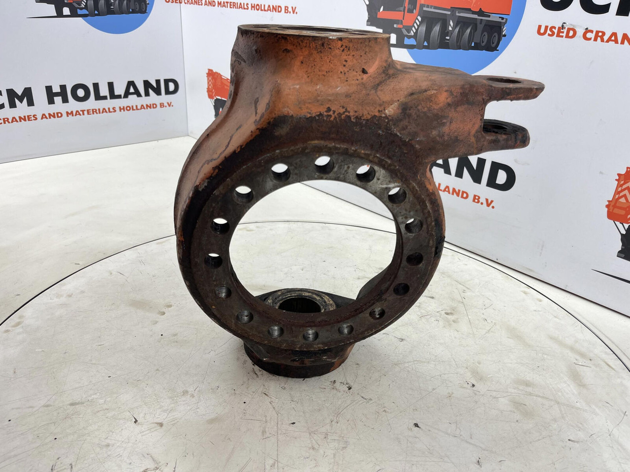 FAUN RTF 50 Steering knuckle 16 holes axle 1 left - Stupica - Kranas: foto 2 FAUN RTF 50 Steering knuckle 16 holes axle 1 left - Stupica - Kranas: foto 2