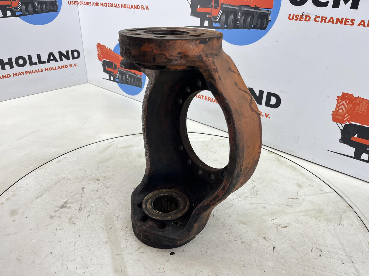 FAUN RTF 50 Steering knuckle 16 holes axle 1 left - Stupica - Kranas: foto 4 FAUN RTF 50 Steering knuckle 16 holes axle 1 left - Stupica - Kranas: foto 4