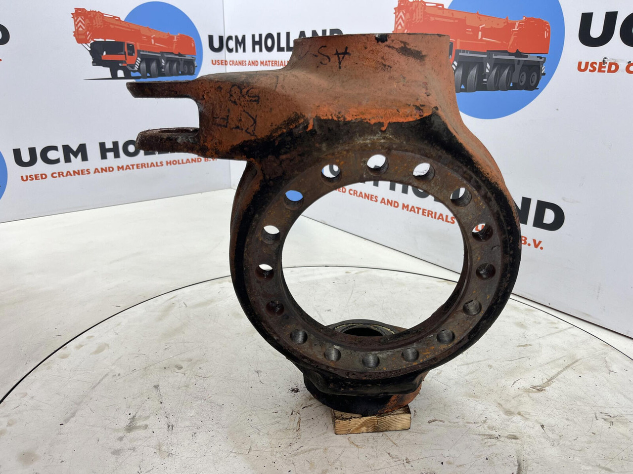 FAUN RTF 50 Steering knuckle 16 holes axle 1 right - Stupica - Autokranas: foto 2 FAUN RTF 50 Steering knuckle 16 holes axle 1 right - Stupica - Autokranas: foto 2