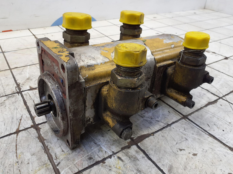 Grove AT 880 dual gear pump - Hidraulinis siurblys - Kranas: foto 2 Grove AT 880 dual gear pump - Hidraulinis siurblys - Kranas: foto 2
