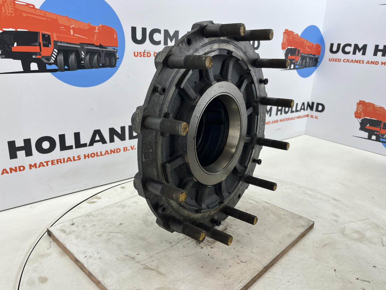 Grove GMK 3050 Megatrak wheel hub - Stebulė - Kranas: foto 2 Grove GMK 3050 Megatrak wheel hub - Stebulė - Kranas: foto 2