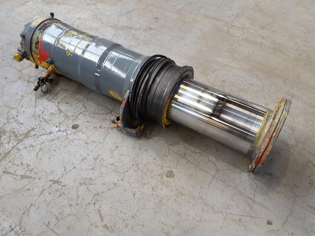 Grove GMK 3050 suspension cylinder - Hidraulinis cilindras - Visureigis kranas: foto 3 Grove GMK 3050 suspension cylinder - Hidraulinis cilindras - Visureigis kranas: foto 3