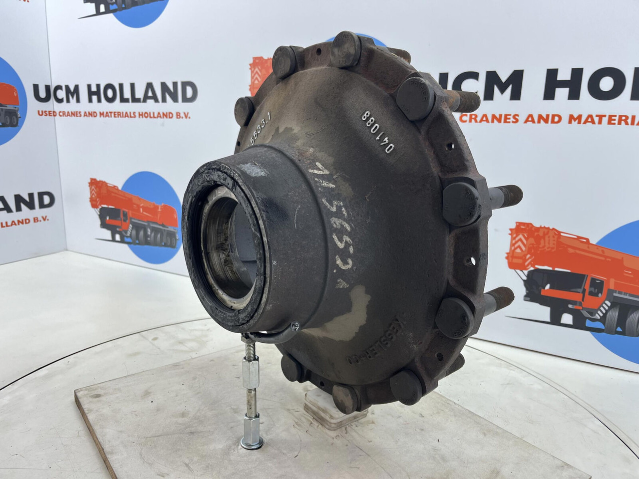 Grove GMK Megatrak wheel hub - Stebulė - Kranas: foto 4 Grove GMK Megatrak wheel hub - Stebulė - Kranas: foto 4