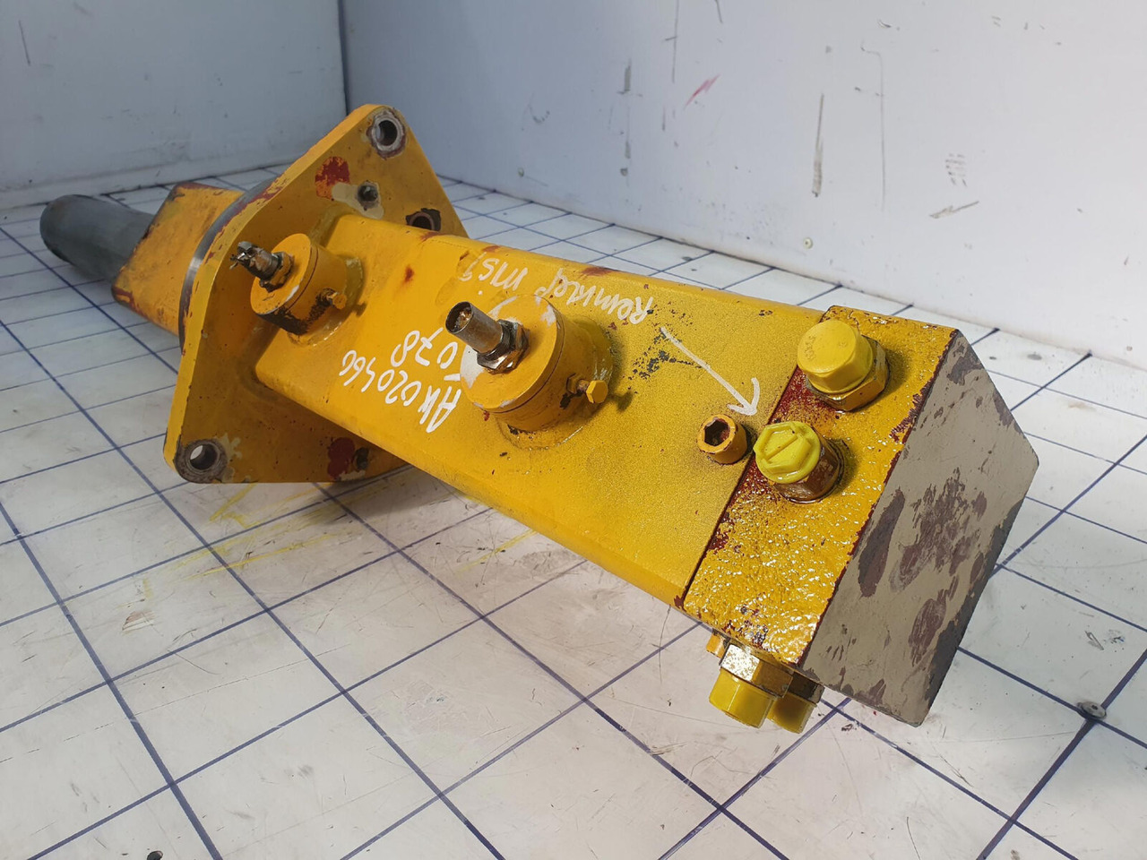 Grove Grove GMK 3050 counterweight cylinder - Hidraulinis cilindras - Autokranas: foto 4 Grove Grove GMK 3050 counterweight cylinder - Hidraulinis cilindras - Autokranas: foto 4
