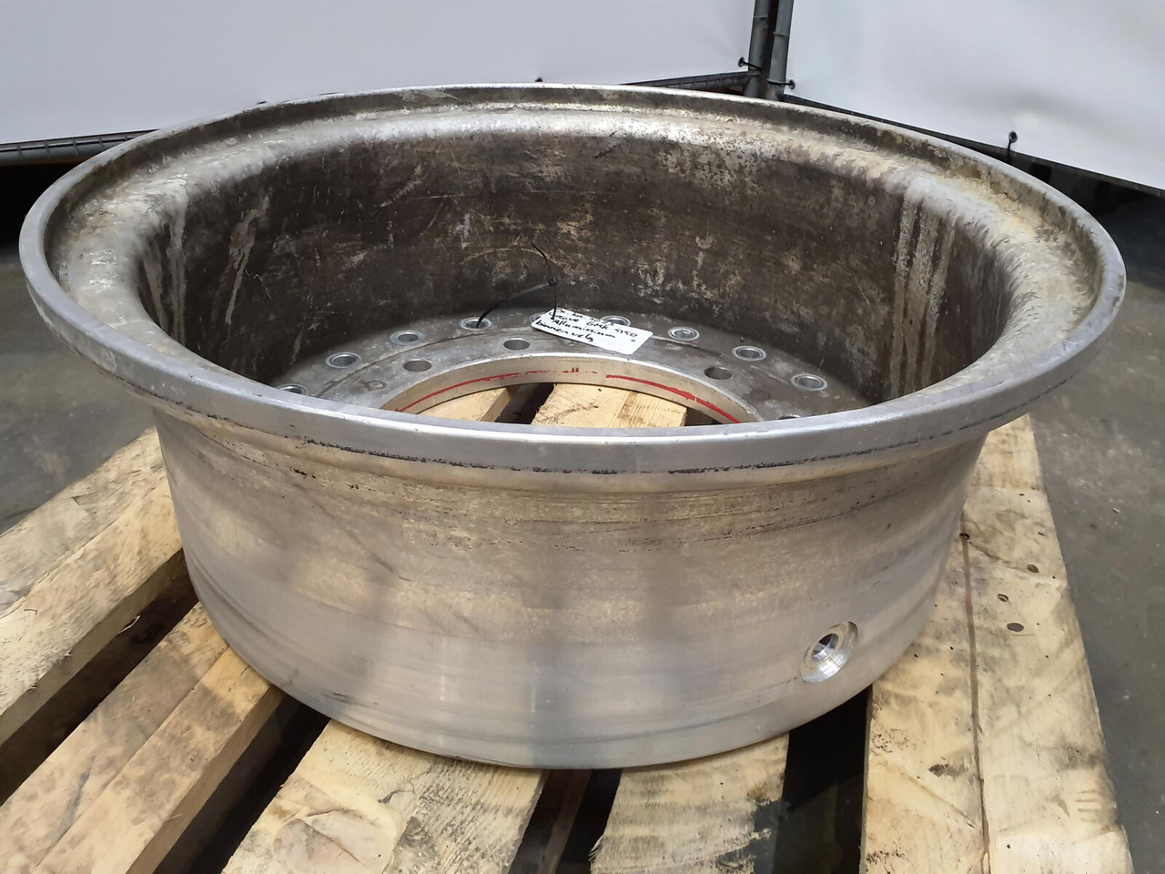 Grove Rear ring 445/95R25 12 8.8 2p Alu - Ratlankis - Kranas: foto 1 Grove Rear ring 445/95R25 12 8.8 2p Alu - Ratlankis - Kranas: foto 1