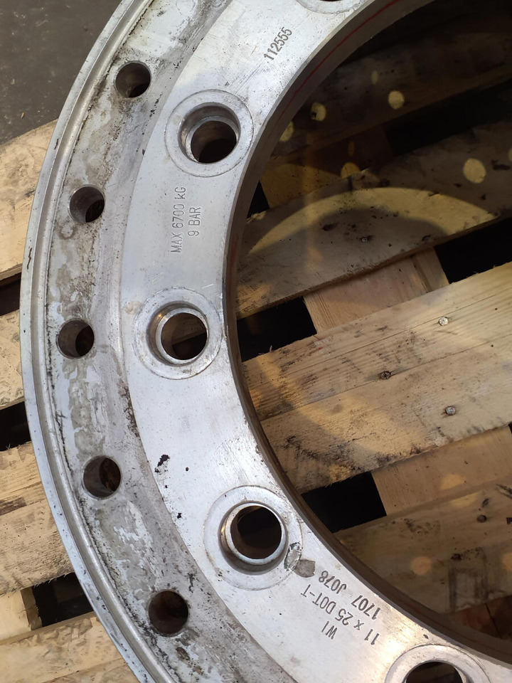 Grove Rear ring 445/95R25 12 8.8 2p Alu - Ratlankis - Kranas: foto 5 Grove Rear ring 445/95R25 12 8.8 2p Alu - Ratlankis - Kranas: foto 5