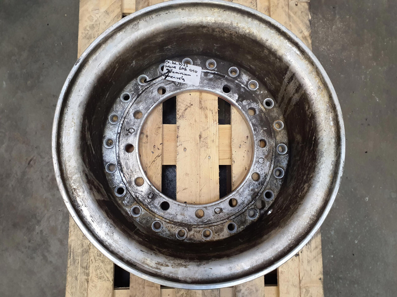 Grove Rear ring 445/95R25 12 8.8 2p Alu - Ratlankis - Kranas: foto 2 Grove Rear ring 445/95R25 12 8.8 2p Alu - Ratlankis - Kranas: foto 2