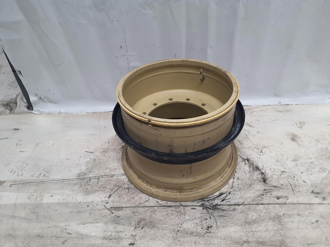 Grove Rim 525/80R25 12 20.5 3p - Ratlankis - Kranas: foto 1 Grove Rim 525/80R25 12 20.5 3p - Ratlankis - Kranas: foto 1