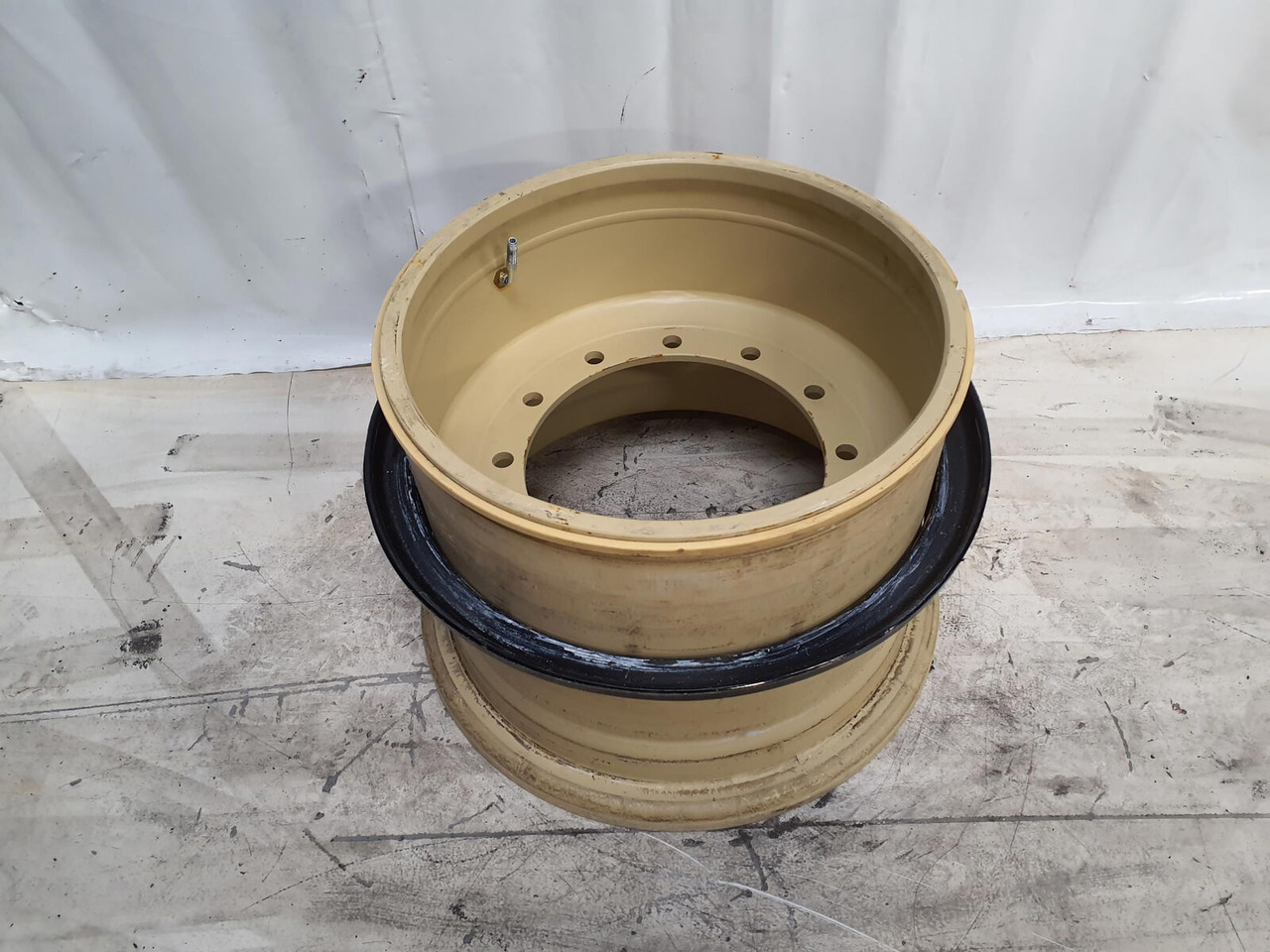 Grove Rim 525/80R25 12 20.5 3p - Ratlankis - Kranas: foto 1 Grove Rim 525/80R25 12 20.5 3p - Ratlankis - Kranas: foto 1