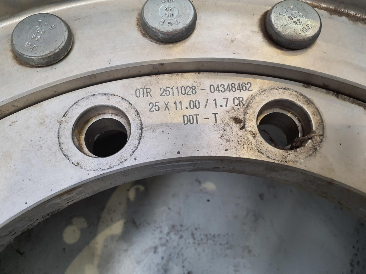 Grove Wheel 445/95R25 12 9 2p alu - Ratas - Kranas: foto 5 Grove Wheel 445/95R25 12 9 2p alu - Ratas - Kranas: foto 5