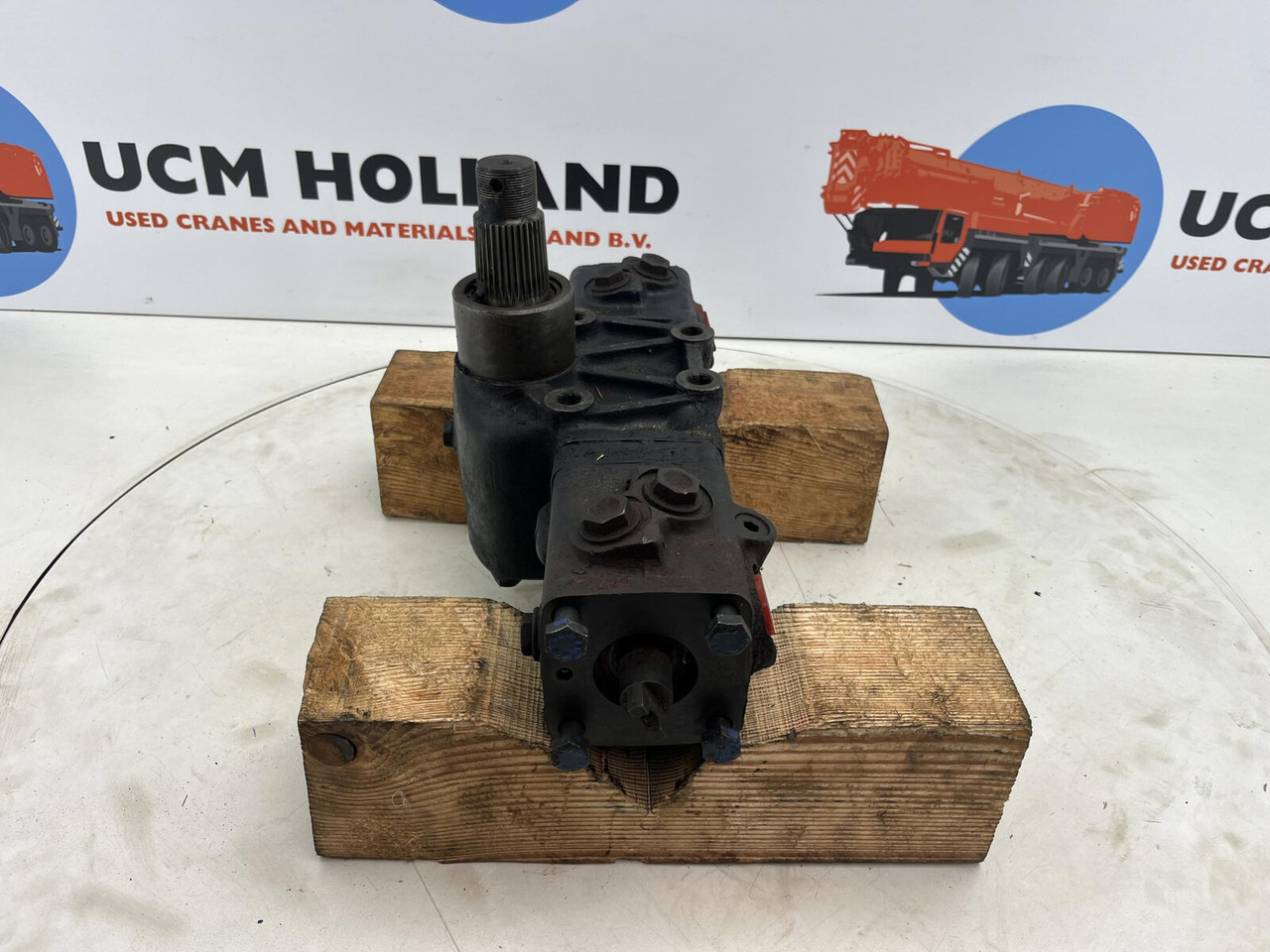 Krupp KMK 4070 steering box only for parts - Vairo pavara - Autokranas: foto 2 Krupp KMK 4070 steering box only for parts - Vairo pavara - Autokranas: foto 2