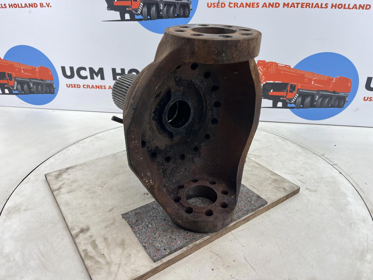 Krupp KMK 5100 Steering knuckle 16 holes axle 1 - Stupica - Autokranas: foto 4 Krupp KMK 5100 Steering knuckle 16 holes axle 1 - Stupica - Autokranas: foto 4