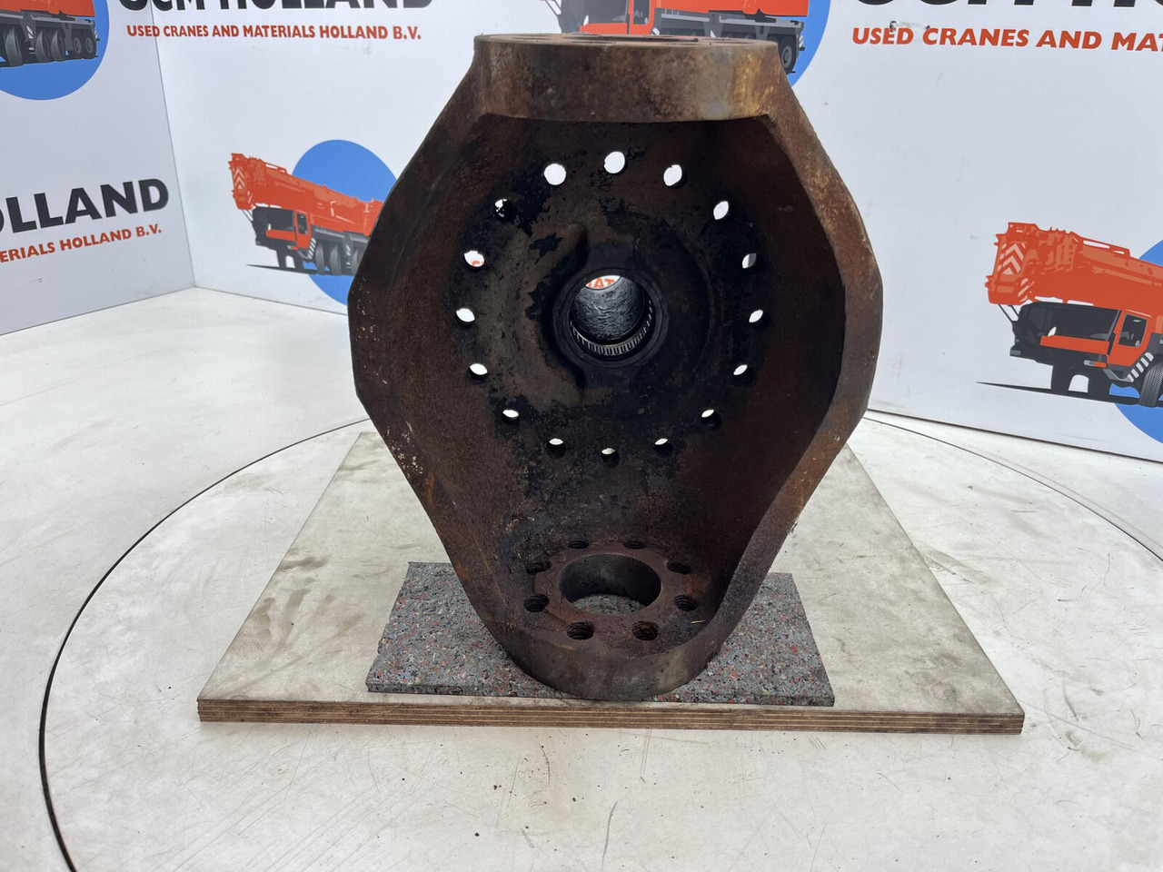 Krupp KMK 5100 Steering knuckle 16 holes axle 1 - Stupica - Autokranas: foto 5 Krupp KMK 5100 Steering knuckle 16 holes axle 1 - Stupica - Autokranas: foto 5