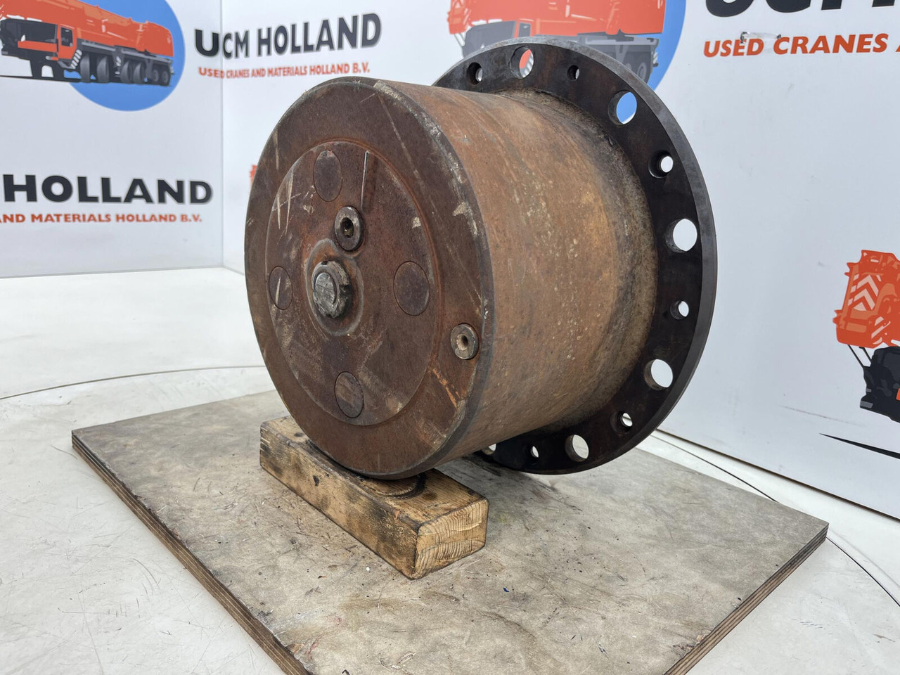 Krupp KMK 8350 planetary gear 22-25-74-40-4pl-H185-46 - Šoninė pavara - Kranas: foto 2 Krupp KMK 8350 planetary gear 22-25-74-40-4pl-H185-46 - Šoninė pavara - Kranas: foto 2