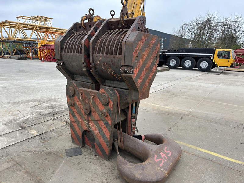 Liebherr 28mm 14 sheave 400 ton - Kranas-manipuliatorius: foto 2 Liebherr 28mm 14 sheave 400 ton - Kranas-manipuliatorius: foto 2