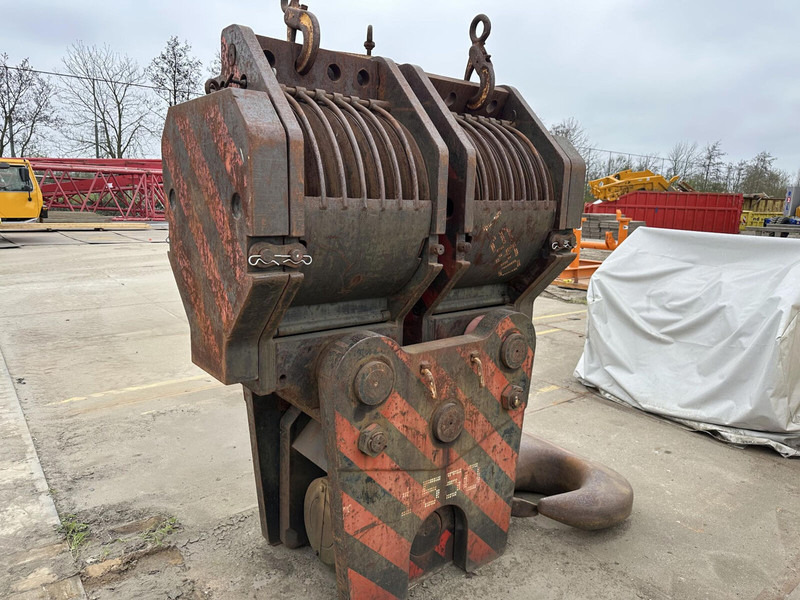 Liebherr 28mm 14 sheave 400 ton - Kranas-manipuliatorius: foto 1 Liebherr 28mm 14 sheave 400 ton - Kranas-manipuliatorius: foto 1