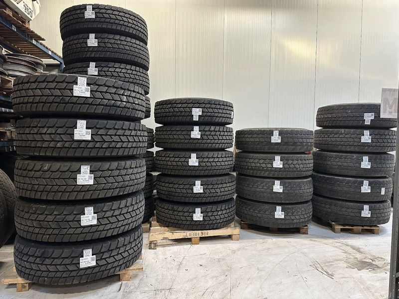 Liebherr Crane Tires/Rims for sale - Padanga - Statybinė technika: foto 1 Liebherr Crane Tires/Rims for sale - Padanga - Statybinė technika: foto 1