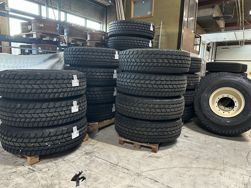 Liebherr Crane Tires/Rims for sale - Padanga - Statybinė technika: foto 5 Liebherr Crane Tires/Rims for sale - Padanga - Statybinė technika: foto 5