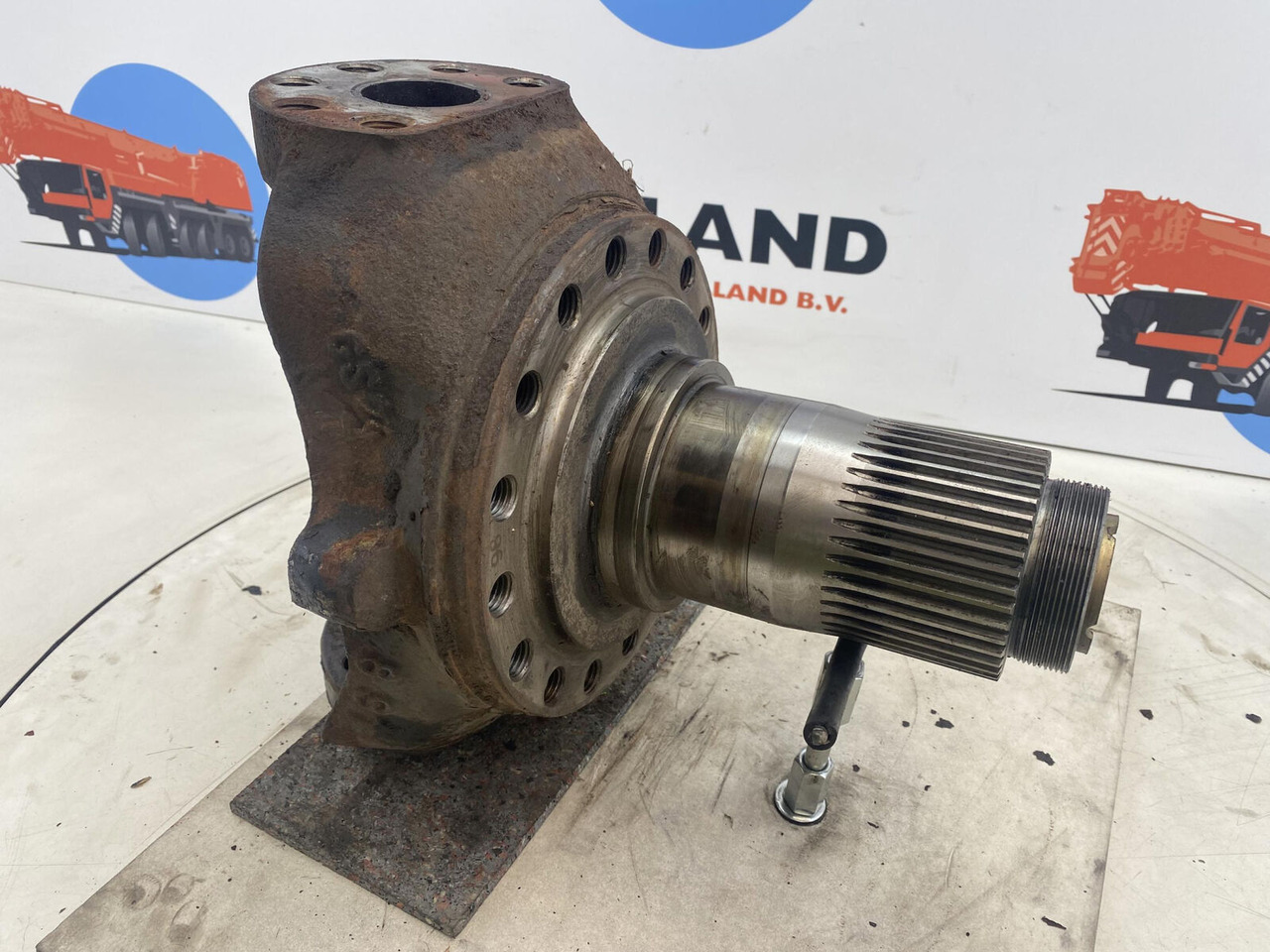 Liebherr LTM 1025 Steering knuckle 16 holes axle 1 - Stupica - Autokranas: foto 3 Liebherr LTM 1025 Steering knuckle 16 holes axle 1 - Stupica - Autokranas: foto 3