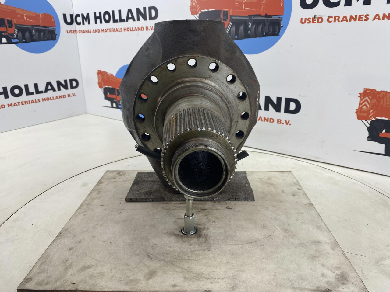 Liebherr LTM 1035 Steering knuckle 16 holes axle 1 - Stupica - Autokranas: foto 2 Liebherr LTM 1035 Steering knuckle 16 holes axle 1 - Stupica - Autokranas: foto 2